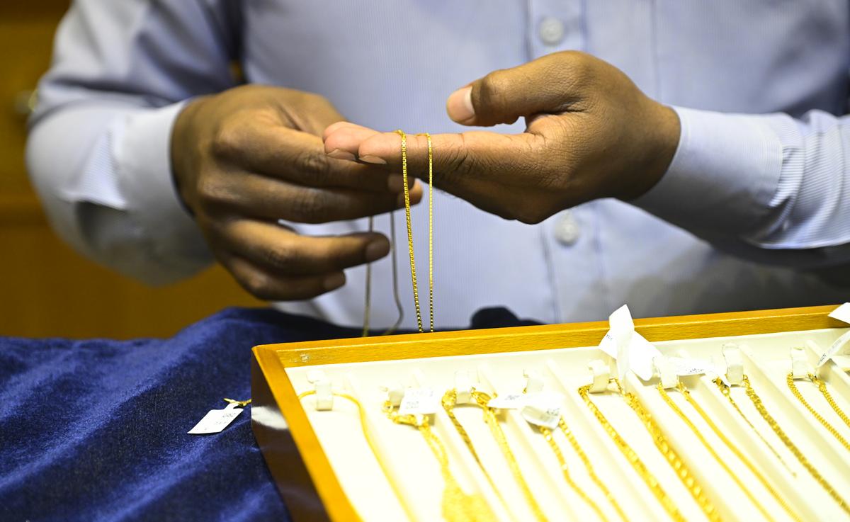 Gold Slides From Record Highs as Trade Tensions Ease